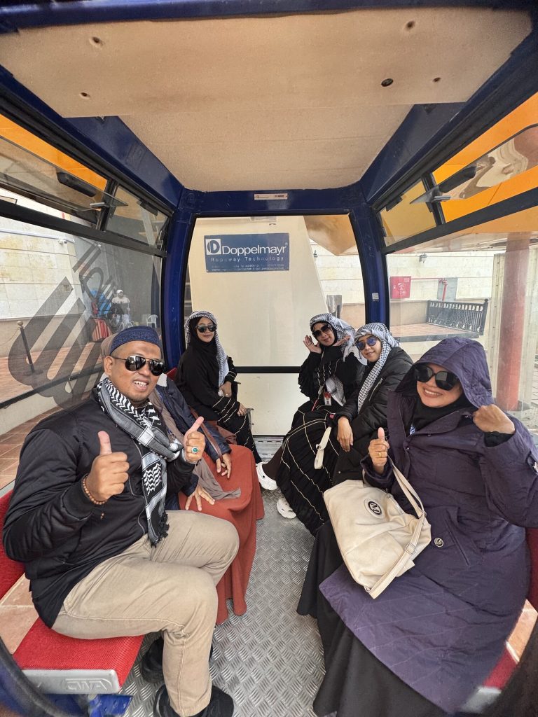 Jamaah Aila Umroh Travel di Tanah Suci